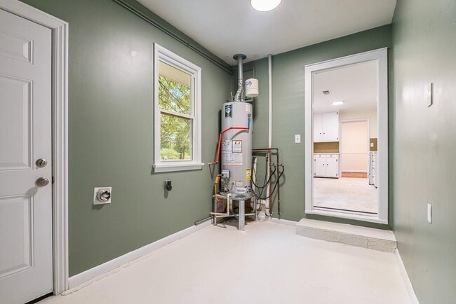 Building Photo - 301 Michael St