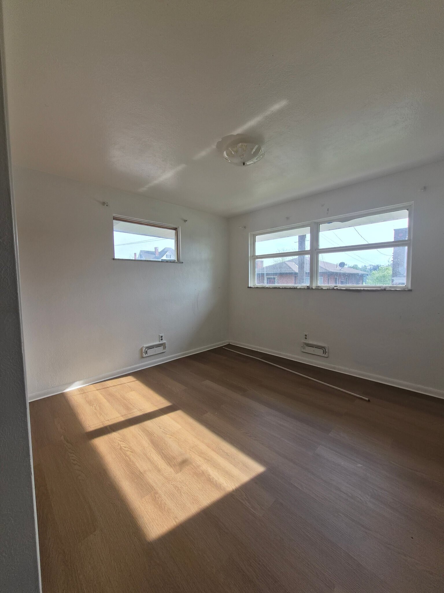 Building Photo - 316 Sheppard Ave