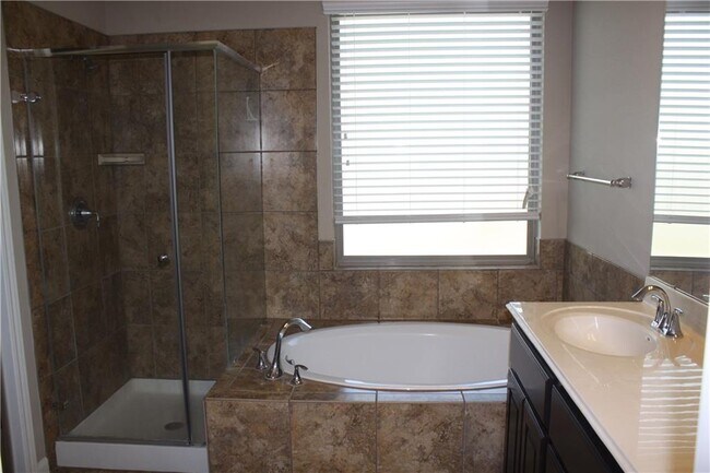 Building Photo - 662 Hot Spring Valley