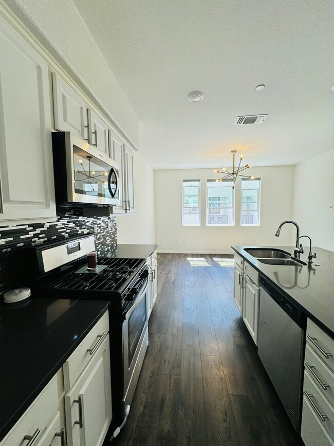 Building Photo - 1462 Cherry Cir