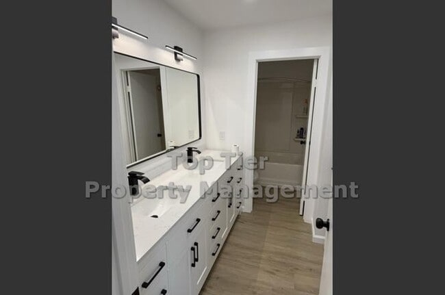 Building Photo - AVAILABLE NOW!! Newly Remodeled UTC/UCSD Condo | Modern Living in the Heart of San Diego