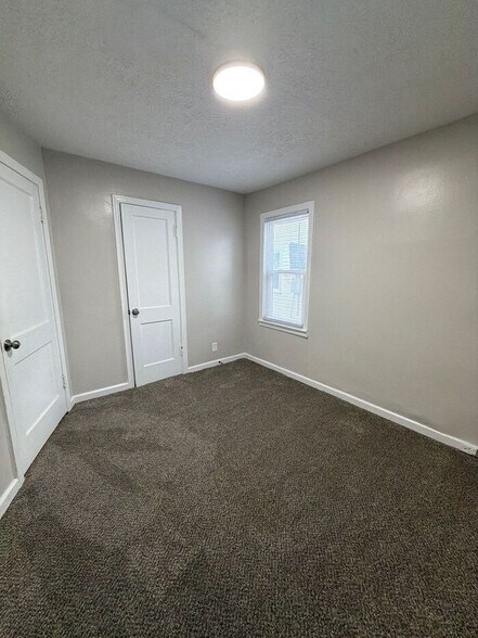 Building Photo - 3005 Linwood Ave