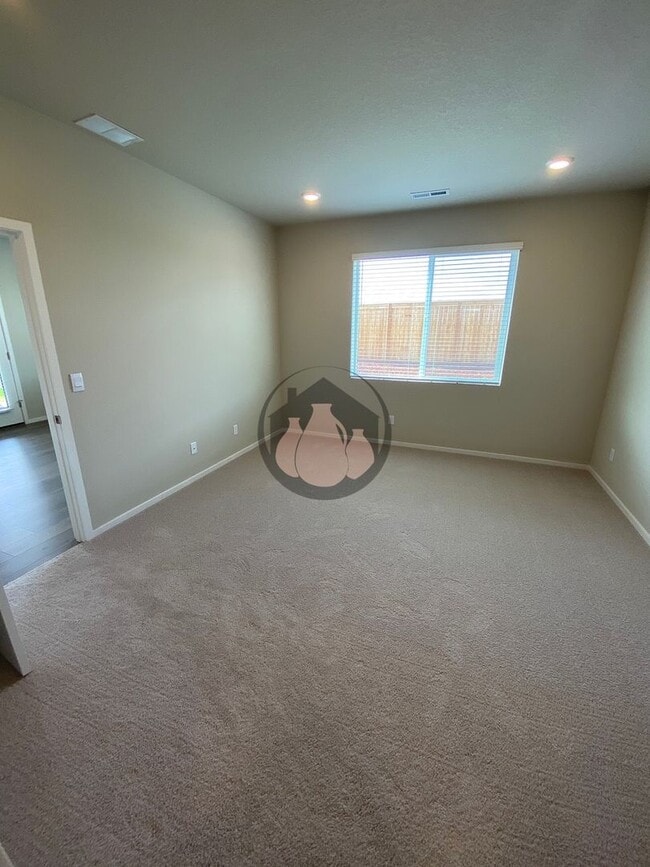 Building Photo - Beautiful Home in Woodburn Coming Soon