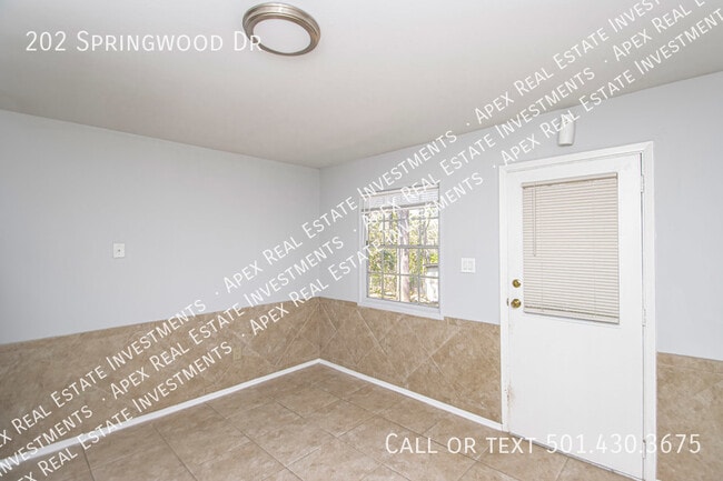 Building Photo - 202 Springwood Dr