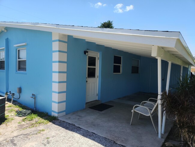 Building Photo - 146 SW 13th Ave