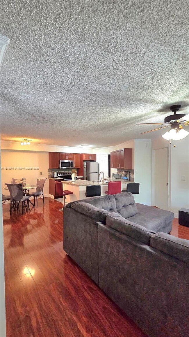 Building Photo - 9999 Summerbreeze Dr
