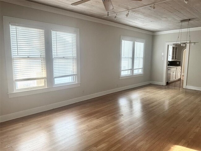 Building Photo - 312 Le Grande Ave