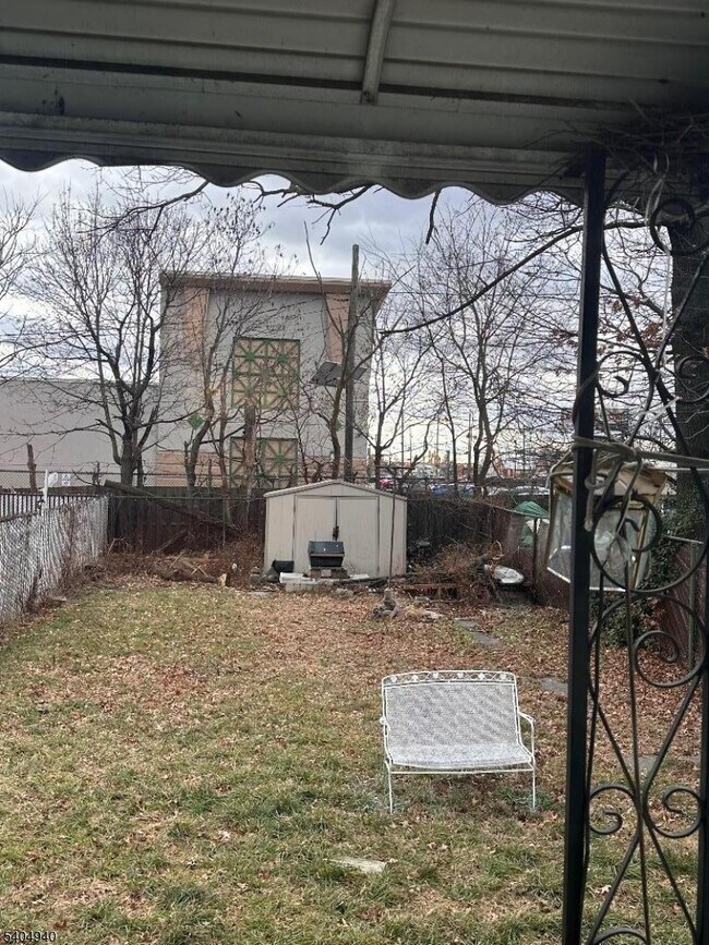 Building Photo - 956 Lafayette St