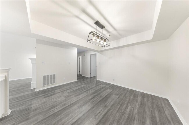 Building Photo - 10900 Crown Colony Dr