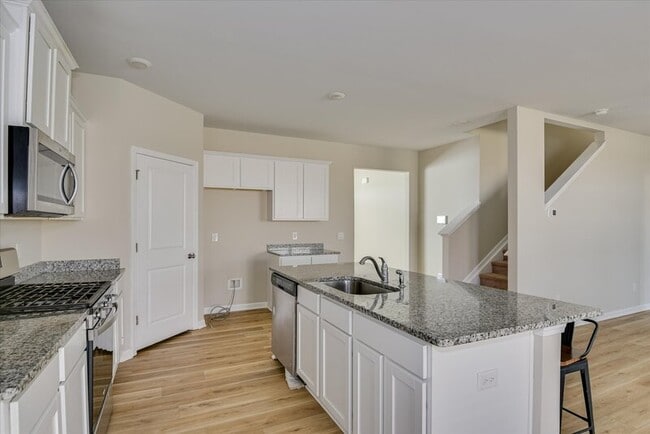 Building Photo - 6099 Whitewater Dr