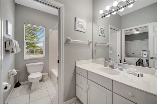 Building Photo - Beautiful Rental Home With Pool in Desirab...