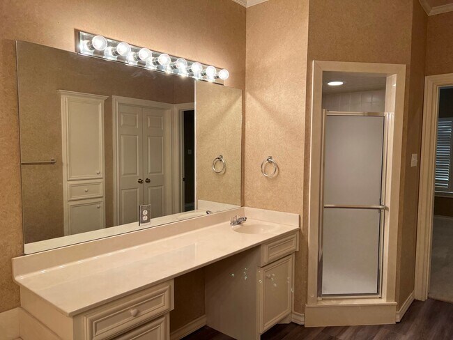 Building Photo - 2/2/2  Garden Home in Remington Park