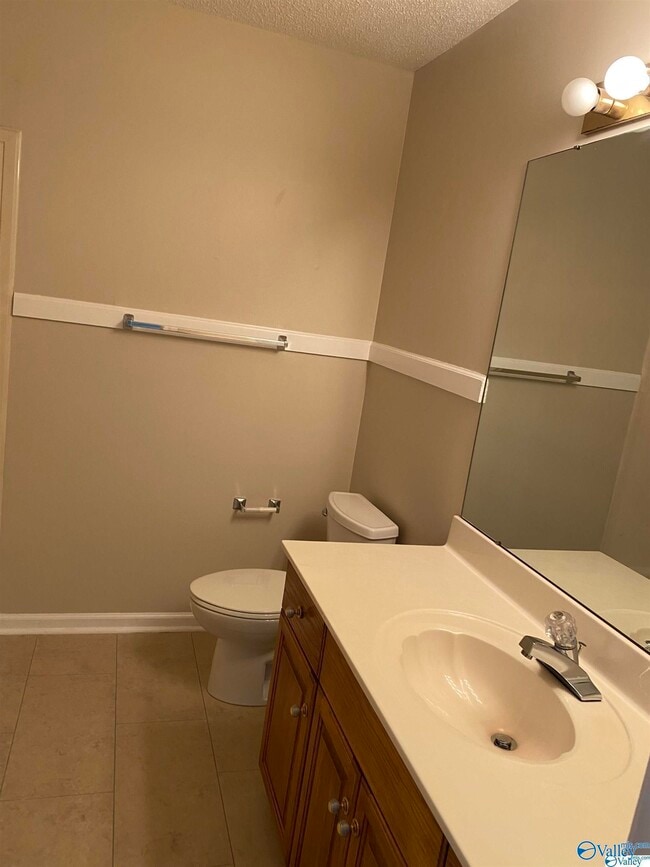 Building Photo - 524 SW Sussex Dr