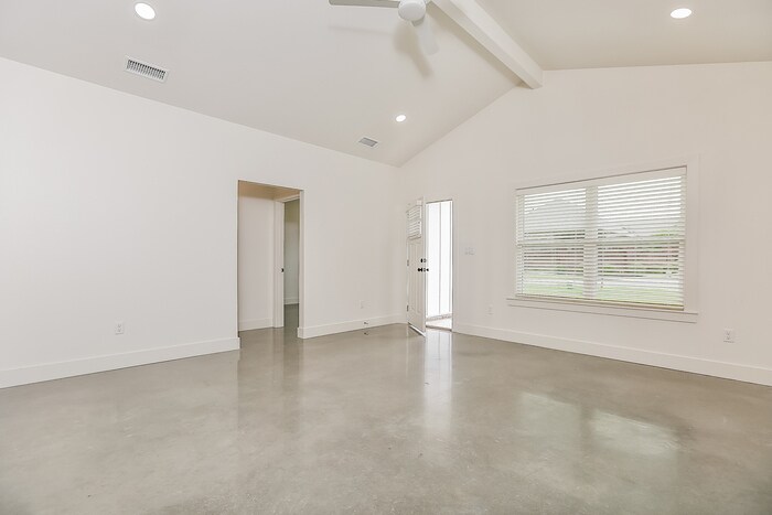 Building Photo - 16220 Lamarche Dr