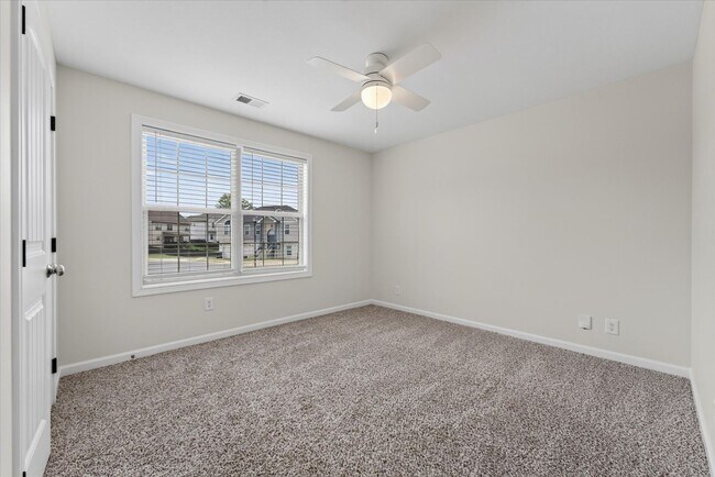 Building Photo - Like New Three Bedroom with Bonus!