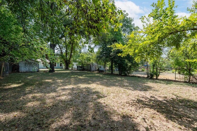 Building Photo - 746 Springdale Rd