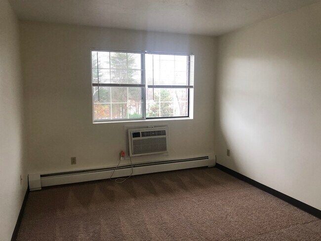 Building Photo - 383 Huse Rd
