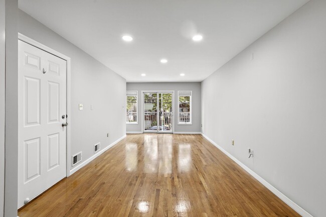 Building Photo - 359 Cator Ave