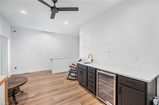 Building Photo - Modern and Luxurious 3 Bedrooms / 2.5 Bathrooms