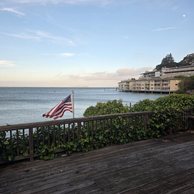 Building Photo - Live on the Water in Sausalito — 2BD with Direct Beach Access