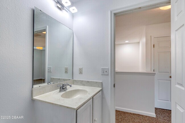 Building Photo - 637 Mount Olympus Blvd