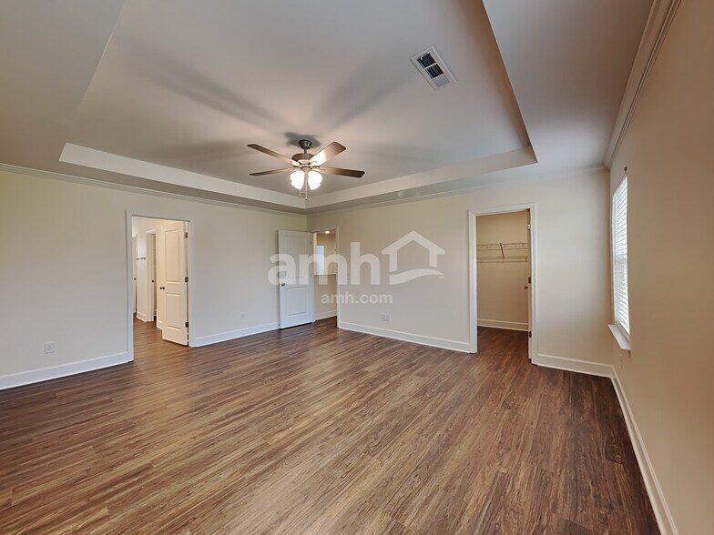 Building Photo - 3105 Esquire Dr