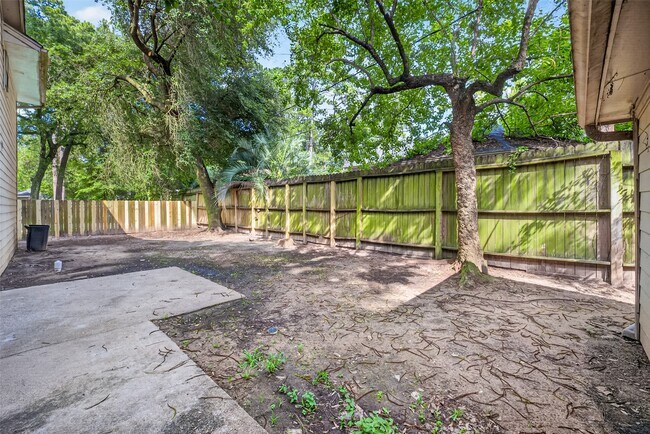 Building Photo - 8103 Oak Moss Dr