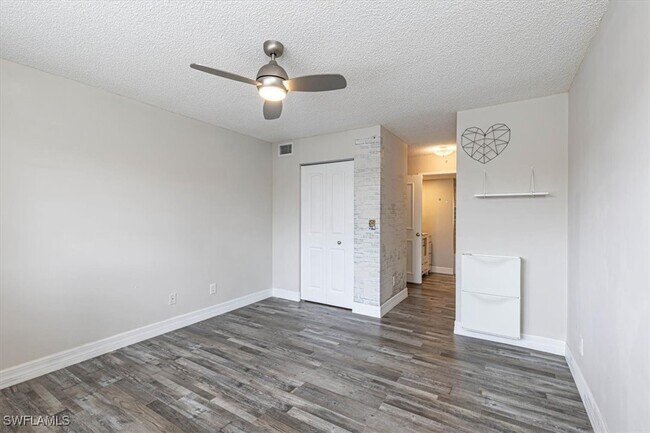 Building Photo - 1205 Wildwood Lakes Blvd