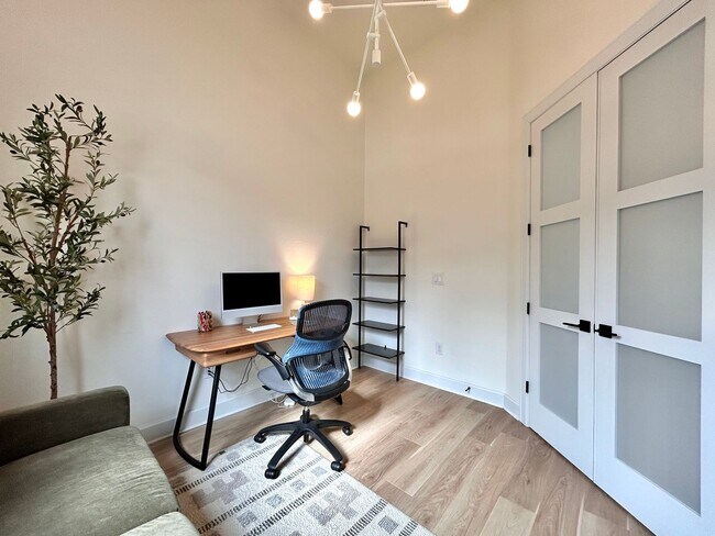 Building Photo - Spacious & Beautiful 3/BR 2/BA Two-Level Home with Garage & Fenced Yard