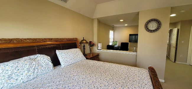 Building Photo - 19 Jason Ct