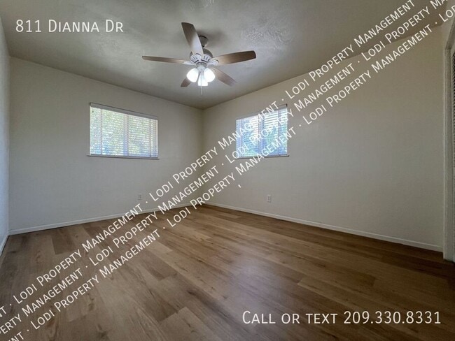 Building Photo - 811 Dianna Dr