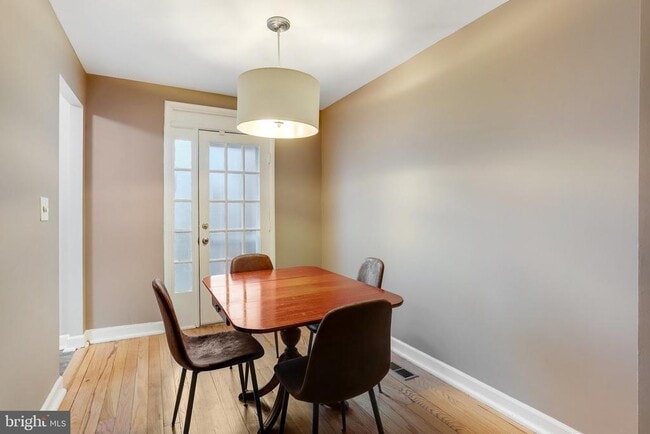 Building Photo - 2803 S Columbus St