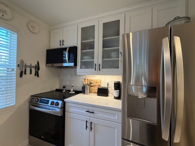 Building Photo - SEASONAL RENTAL - Downtown Sarasota Renovated Waterfront Condo