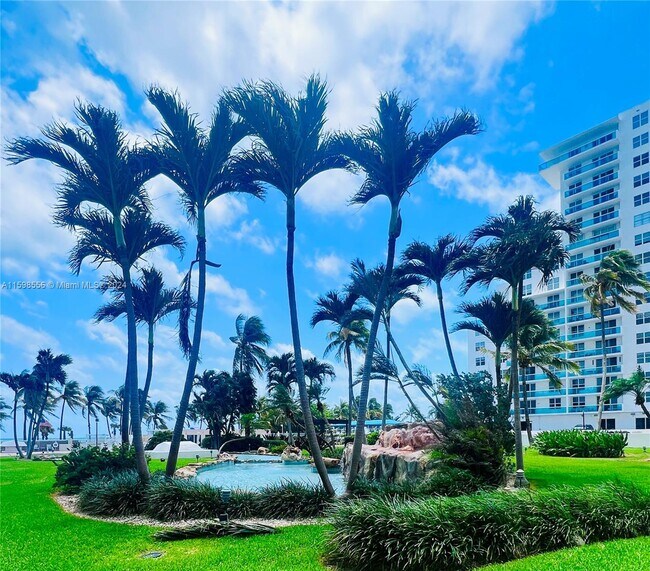 Building Photo - 5005 Collins Ave