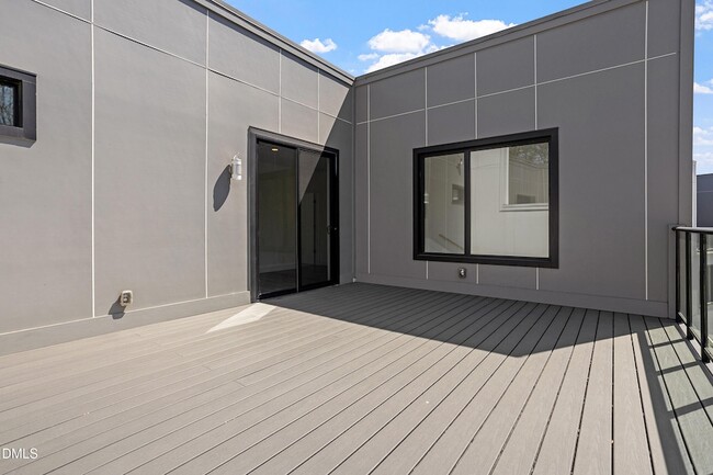 Building Photo - 2017 Jade St