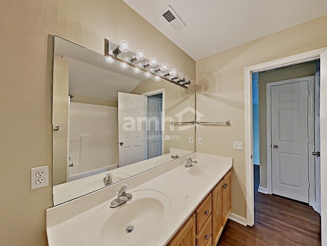 Building Photo - 156 Brightstar Ct