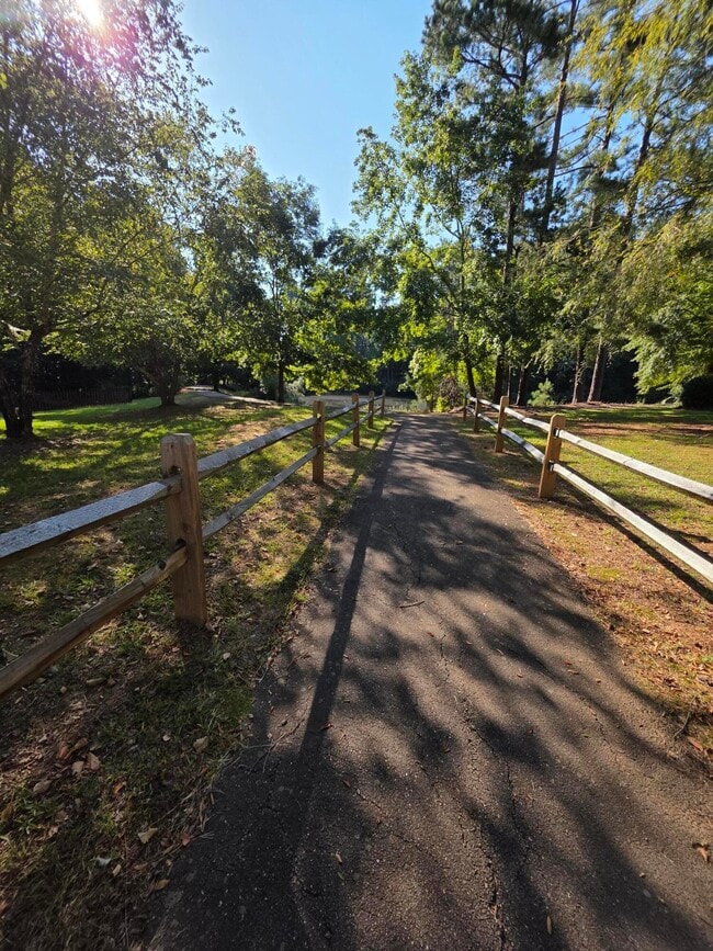 Building Photo - 306 Lochleven Ct