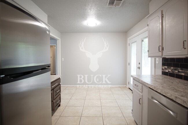 Building Photo - 2804 SW 82nd St