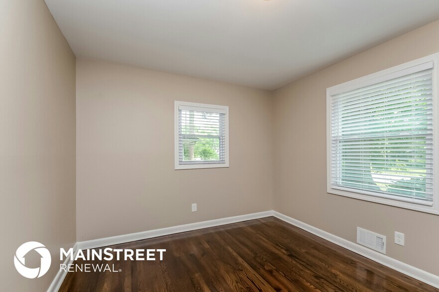 Building Photo - 742 King Rd