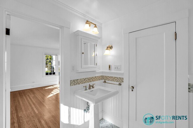 Building Photo - Forest Hill: Elegant Single Family Home