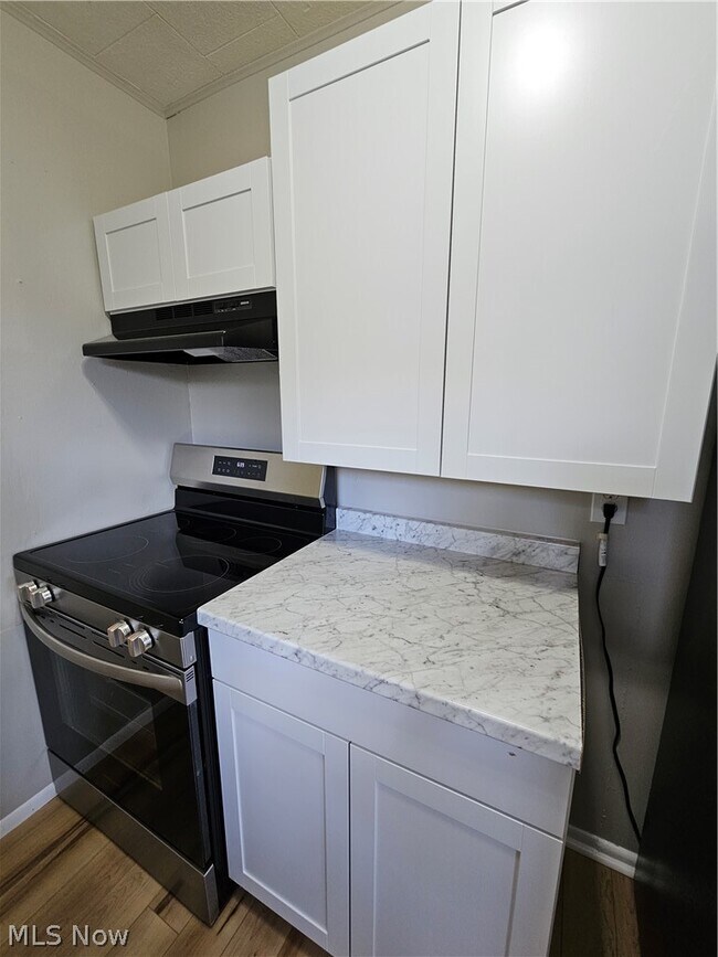 Building Photo - 1859 Sheffield Dr