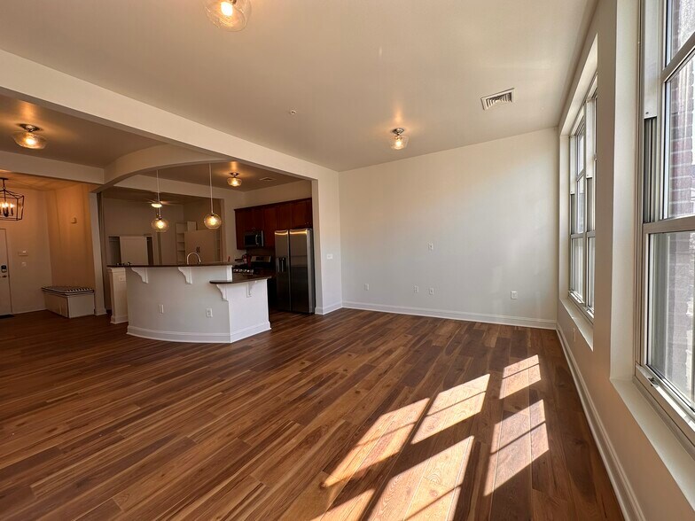 Building Photo - 55 Mallory Ave