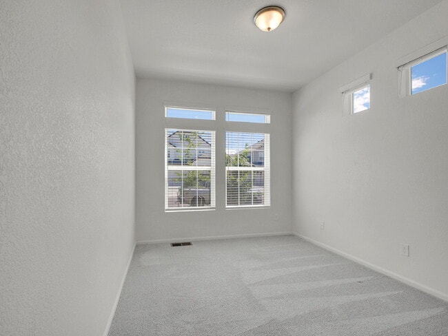 Building Photo - $3,295, 3 bed, 3 bath, located in Erie