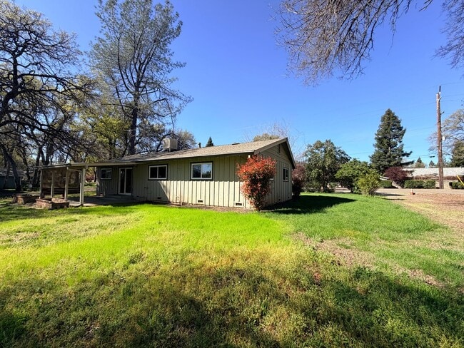 Building Photo - Just listed! Well maintained home in great location!