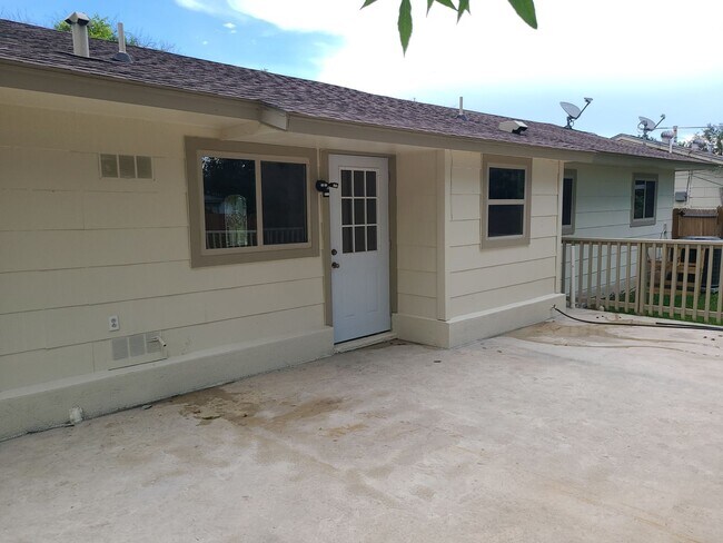 Building Photo - 4406 Desert View Dr