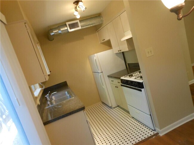 Building Photo - 2516 Enfield Rd