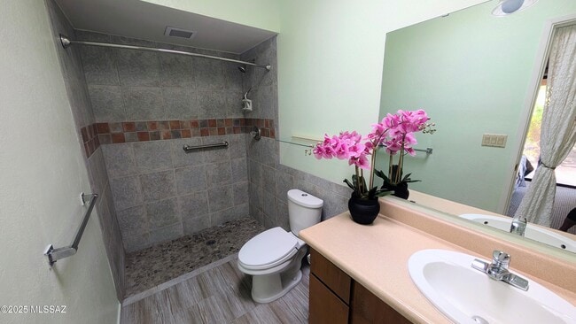 Building Photo - 5085 N Camino Del Lazo