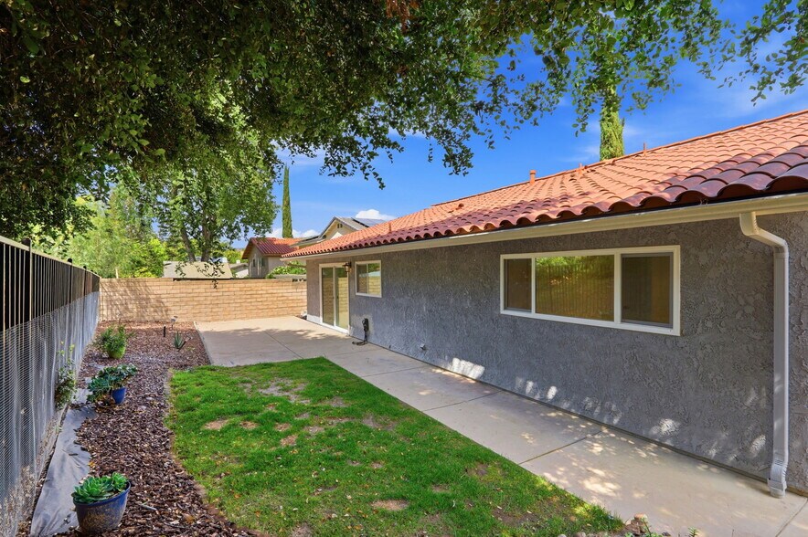 Building Photo - 30845 Catarina Dr