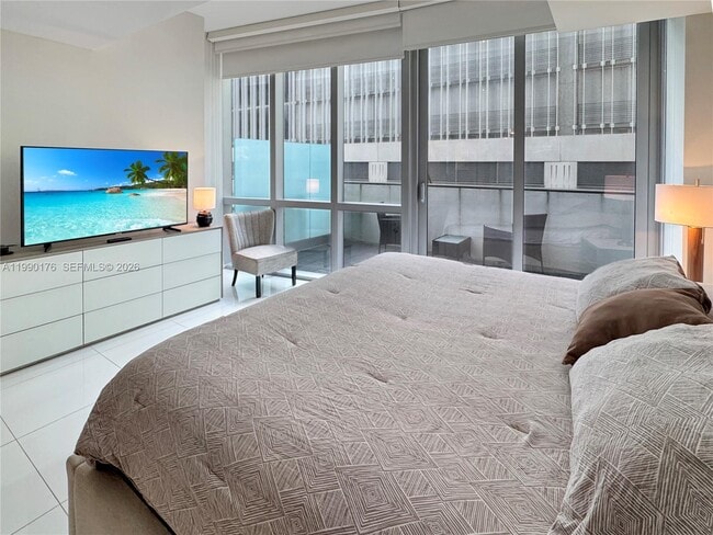 Building Photo - 851 NE 1st Ave