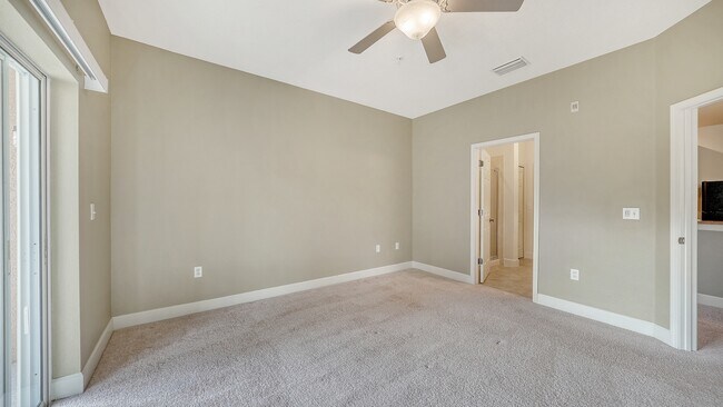 Building Photo - 3671 Parkridge Cir